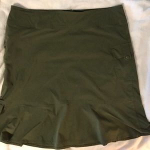 Royal Robbins army green Discovery Skirt size 16